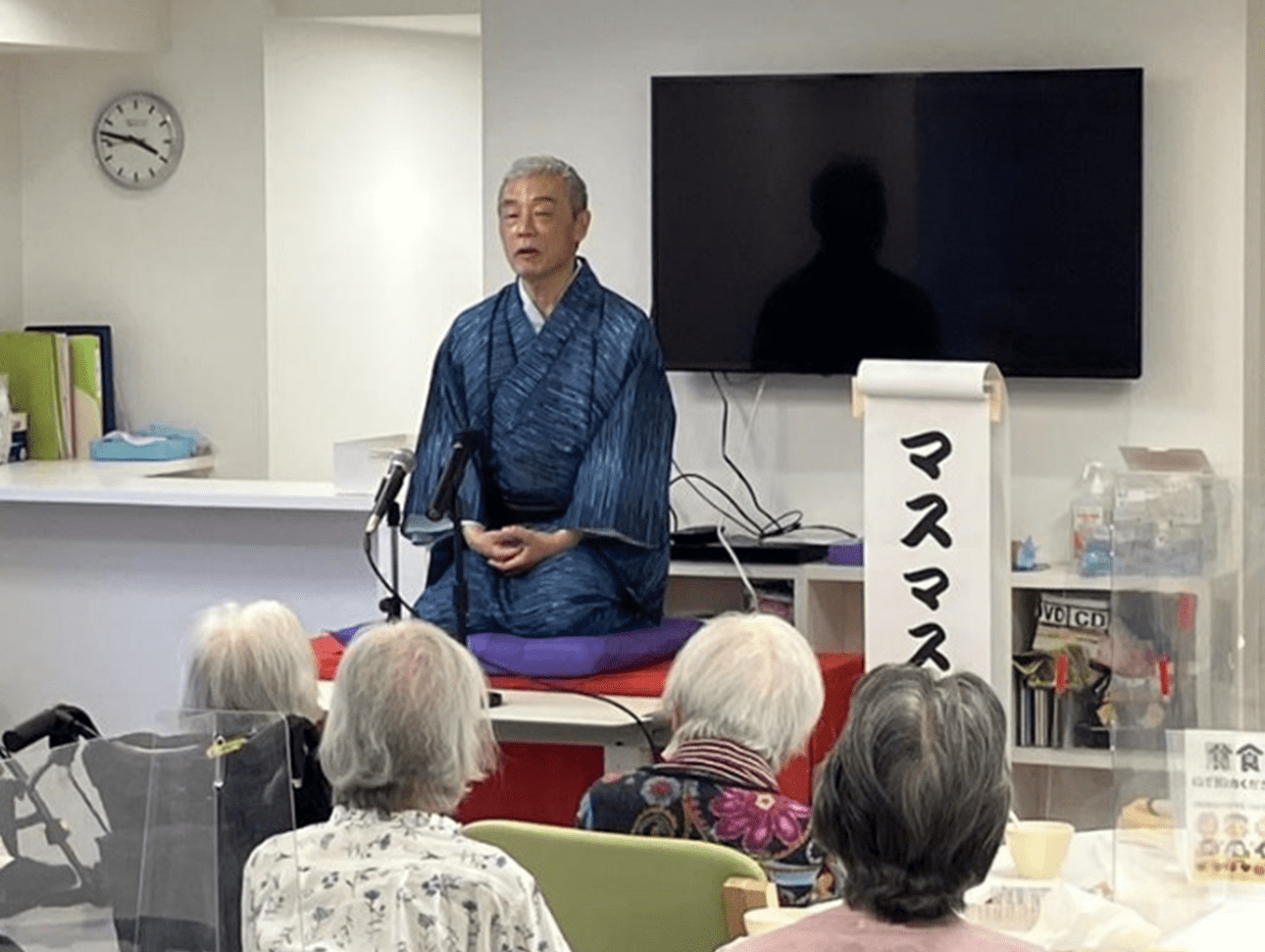 落語ボランティアのマスマス亭さんの落語風景2