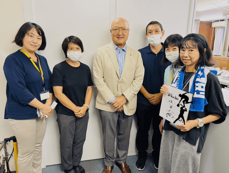 神奈川ケアプランセンタに元プロ野球選手来訪の風景